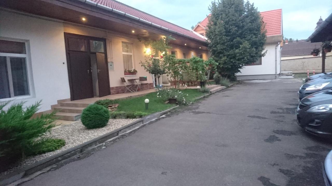 Nobilis Apartman Eger Bagian luar foto