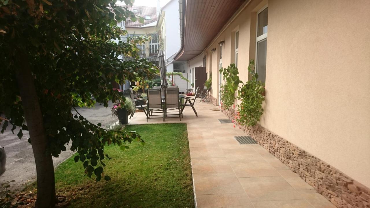 Nobilis Apartman Eger Bagian luar foto