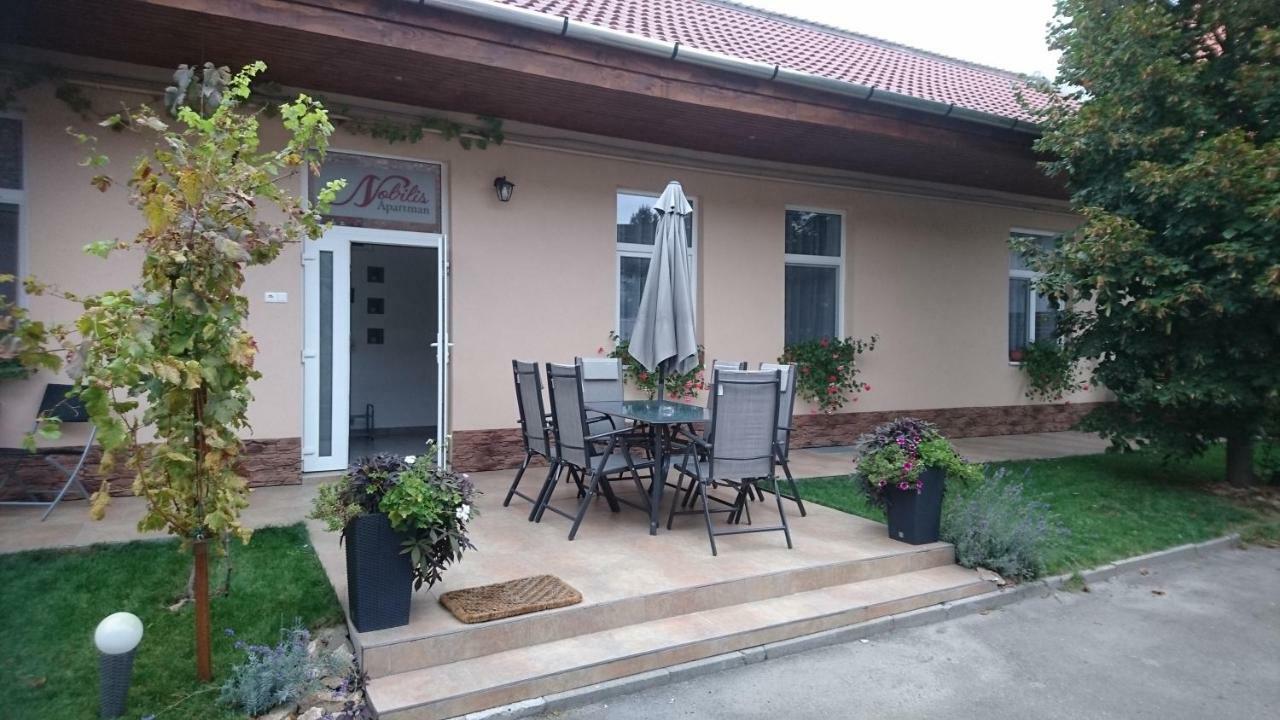 Nobilis Apartman Eger Bagian luar foto