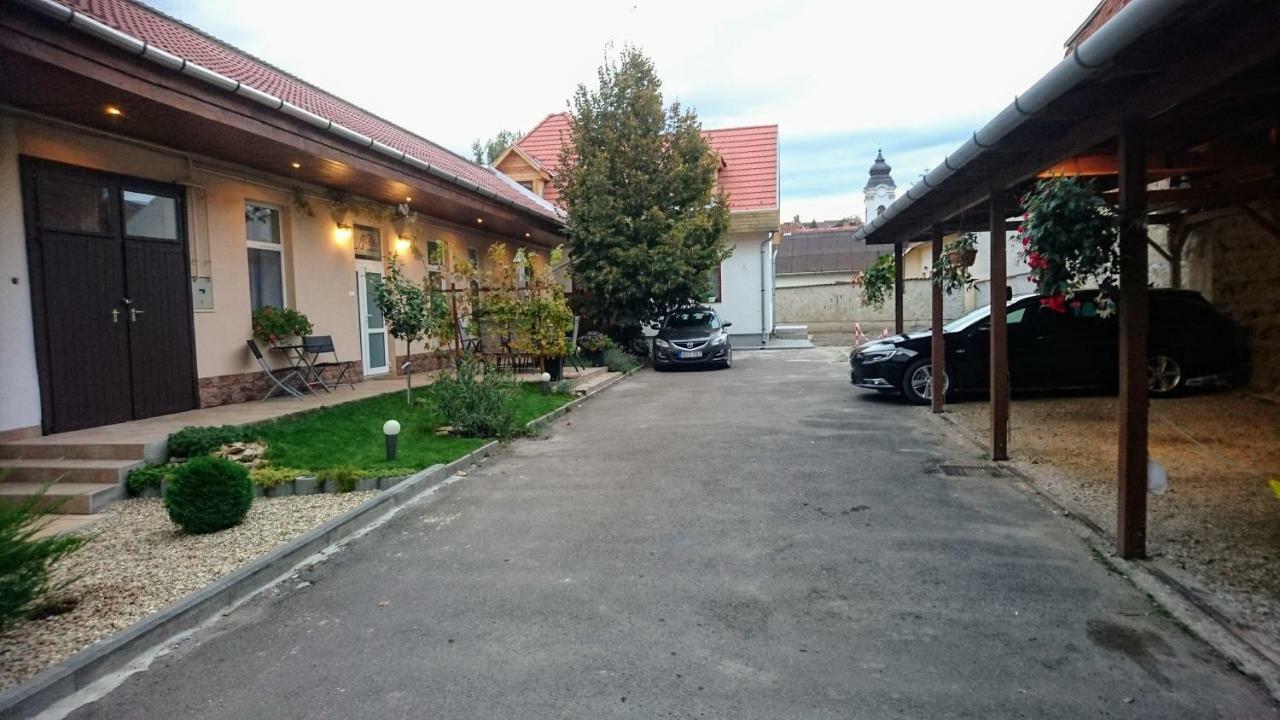 Nobilis Apartman Eger Bagian luar foto